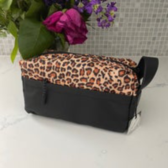 Bespoke NWT Leopard Travel Kit - Picture 2 of 7